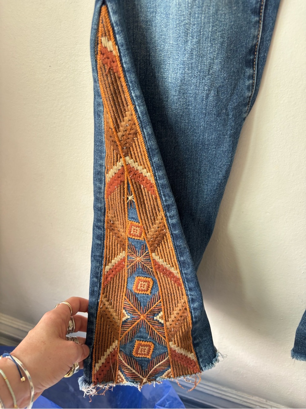Driftwood Farrah Floral Embroidered Flare Jeans 26 - Picture 6 of 12